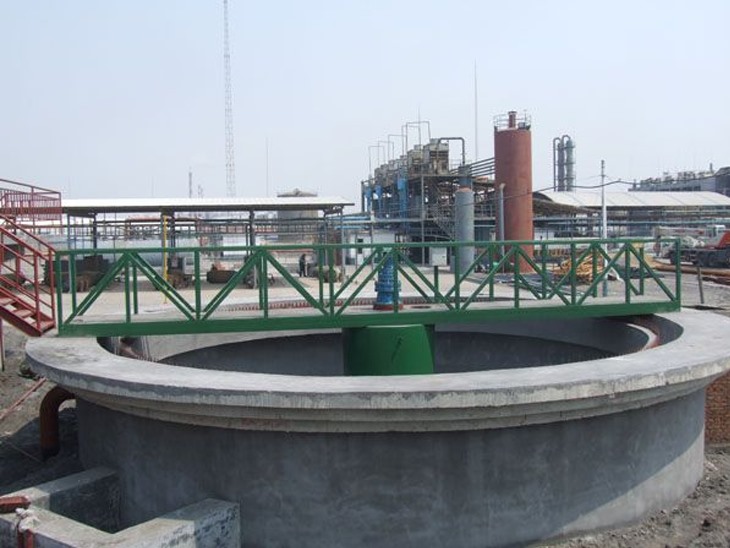 旋轉(zhuǎn)式格柵的特點(diǎn)和工作原理